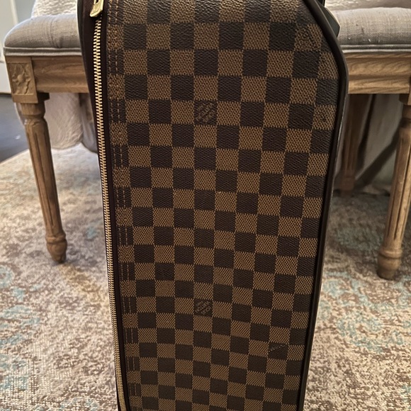 SOLD!Authentic Louis Vuitton Damier Pegase 45 - Picture 5 of 15